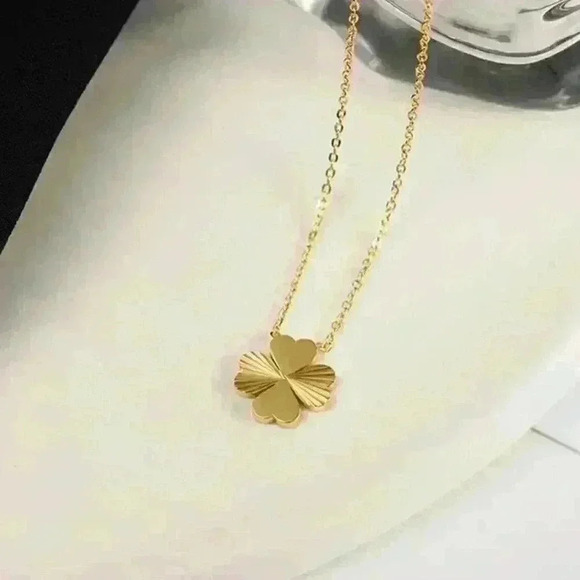 Two Sided Gold Filled Clover Pendant Necklace - Picture 8 of 8